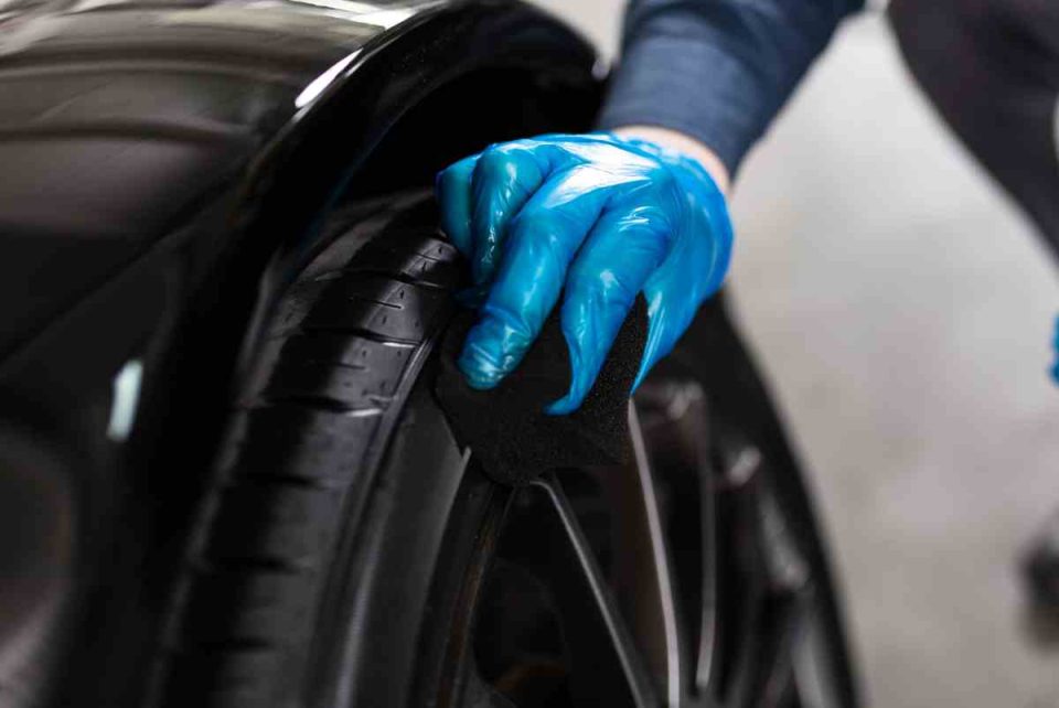 MOT-tyre-checking
